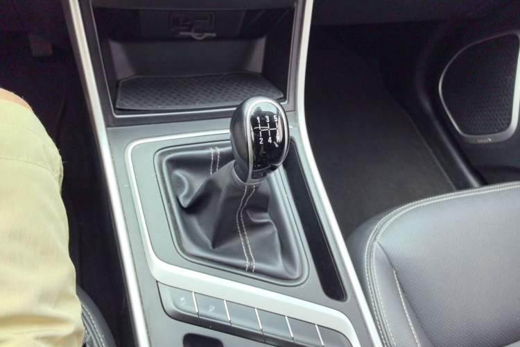 Used Geely Auto Vision X6 2018 1.8L Manual 4G Connect Luxury Edition Gear Lever