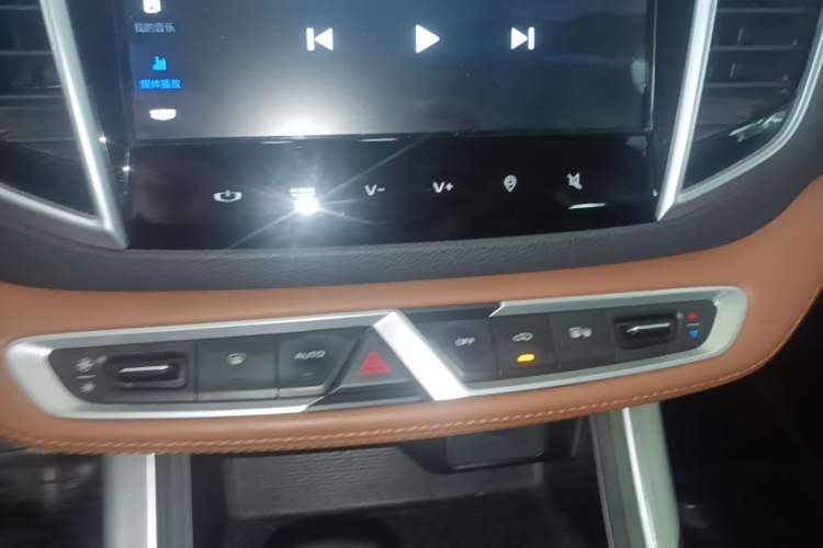 Used Geely Auto Vision X6 2018 1.4T CVT 4G Connected Flagship Edition Audio And AC Panel