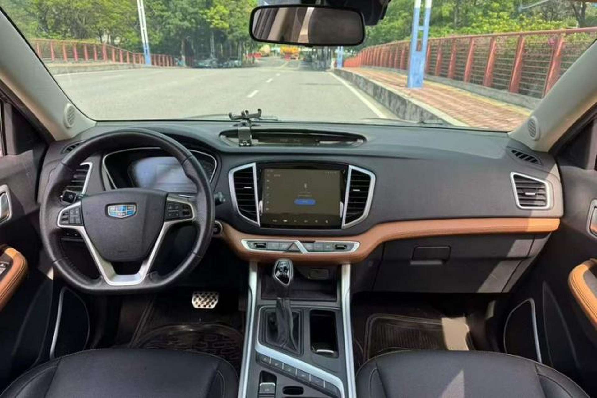 Used Geely Auto Vision X6 2018 1.4T CVT 4G Connected Flagship Edition Interior 1