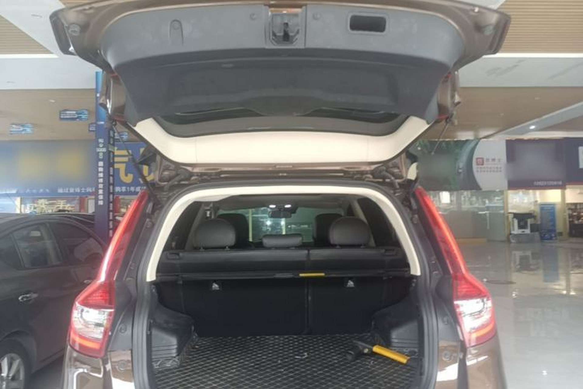 Used Geely Auto Vision X6 2018 1.4T CVT 4G Connected Flagship Edition Trunk