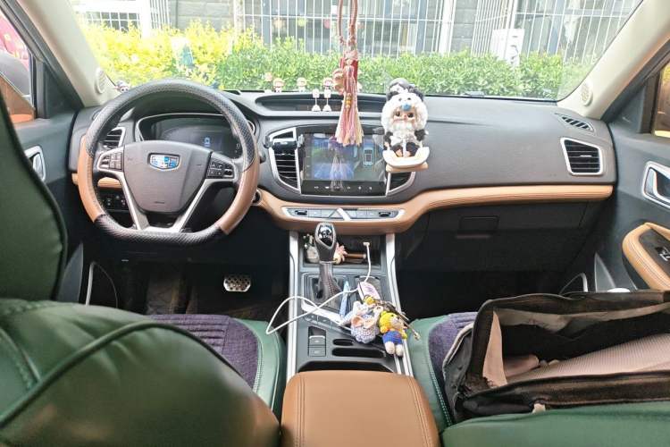 Used Geely Auto Vision X6 2018 1.4T CVT 4G Connected Flagship Edition Center Console