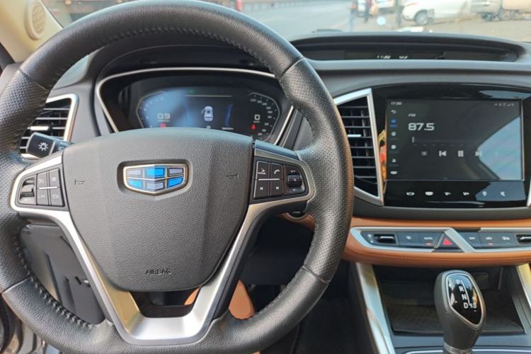 Used Geely Auto Vision X6 2018 1.4T CVT 4G Connected Flagship Edition Center Console
