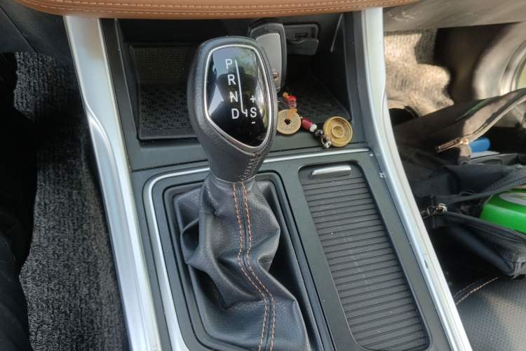 Used Geely Auto Vision X6 2018 1.4T CVT 4G Connected Flagship Edition Gear Lever