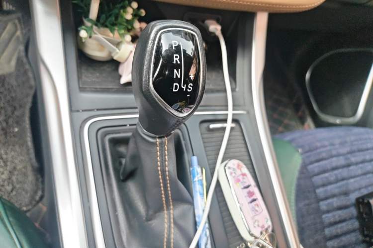 Used Geely Auto Vision X6 2018 1.4T CVT 4G Connected Flagship Edition Gear Lever