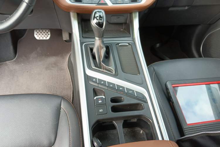 Used Geely Auto Vision X6 2018 1.4T CVT 4G Connected Flagship Edition Gear Lever