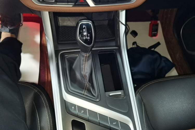 Used Geely Auto Vision X6 2018 1.4T CVT 4G Connected Luxury Version Gear Lever