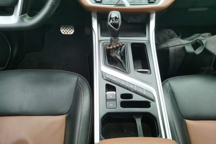 Used Geely Auto Vision X6 2018 1.4T CVT 4G Connected Flagship Edition Gear Lever