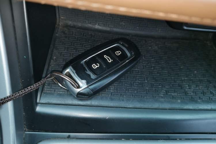 Used Geely Auto Vision X6 2018 1.4T CVT 4G Connected Flagship Edition Interior 1