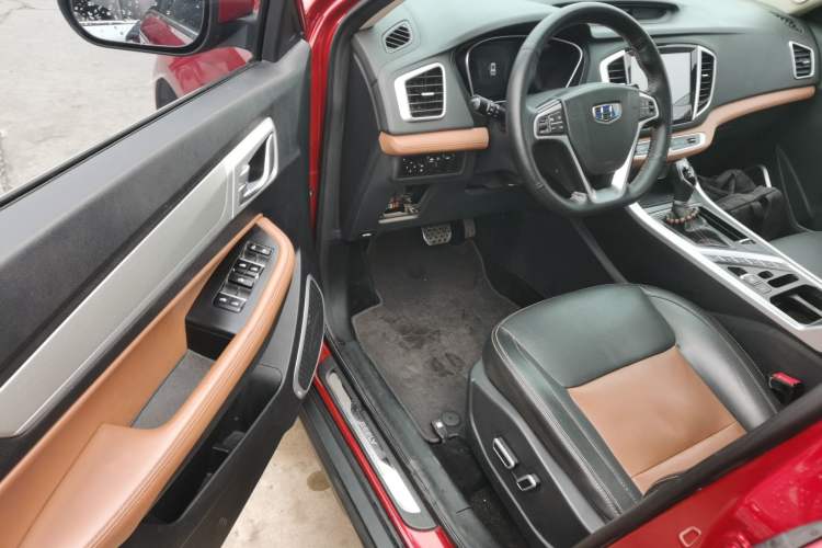 Used Geely Auto Vision X6 2018 1.4T CVT 4G Connected Flagship Edition Interior 3