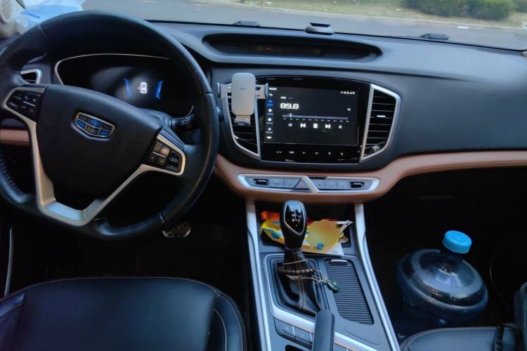Used Geely Auto Vision X6 2018 1.4T CVT 4G Connected Luxury Version Center Console