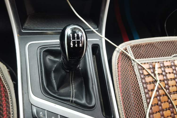 Used Geely Auto Vision X6 2018 1.8L Manual 4G Connect Luxury Edition Gear Lever