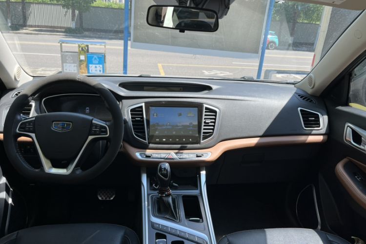 Used Geely Auto Vision X6 2018 1.4T CVT 4G Connected Flagship Edition Interior 1