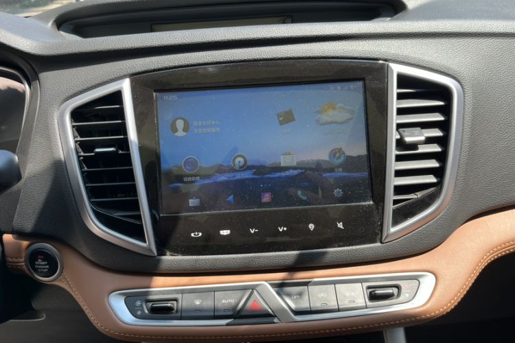 Used Geely Auto Vision X6 2018 1.4T CVT 4G Connected Flagship Edition Interior 3