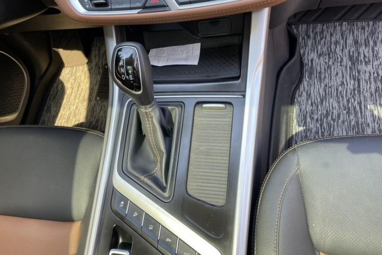 Used Geely Auto Vision X6 2018 1.4T CVT 4G Connected Flagship Edition Interior 3