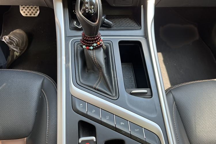 Used Geely Auto Vision X6 2018 1.4T CVT 4G Connected Flagship Edition Interior 4