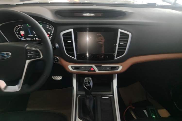 Used Geely Auto Vision X6 2018 1.4T CVT 4G Connected Flagship Edition Audio And AC Panel