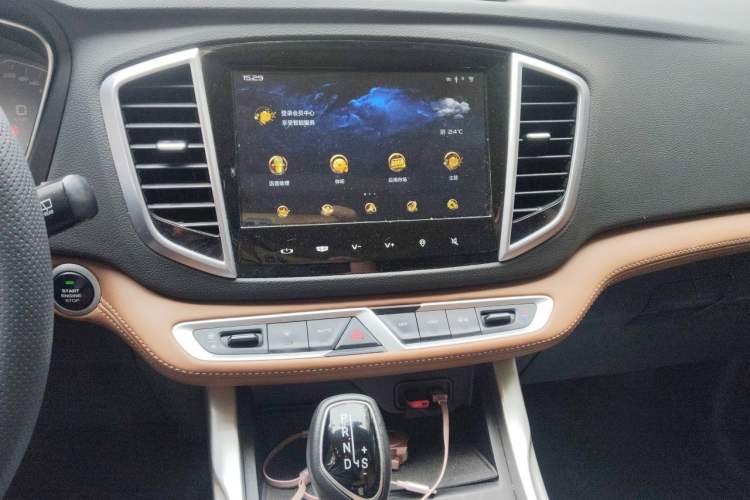 Used Geely Auto Vision X6 2018 1.4T CVT 4G Connected Luxury Version Audio And AC Panel