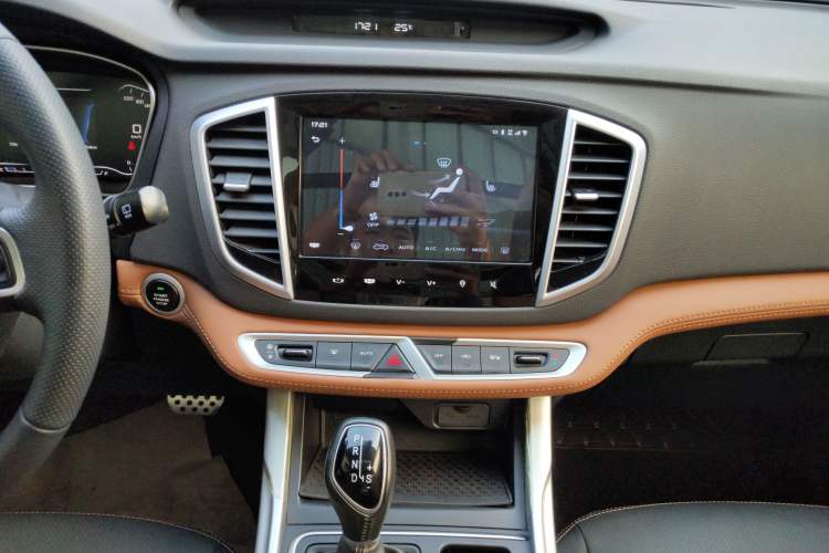 Used Geely Auto Vision X6 2018 1.4T CVT 4G Connected Flagship Edition Audio And AC Panel