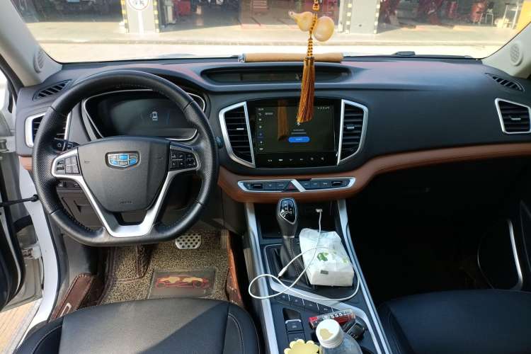 Used Geely Auto Vision X6 2018 1.4T CVT 4G Connected Flagship Edition Center Console