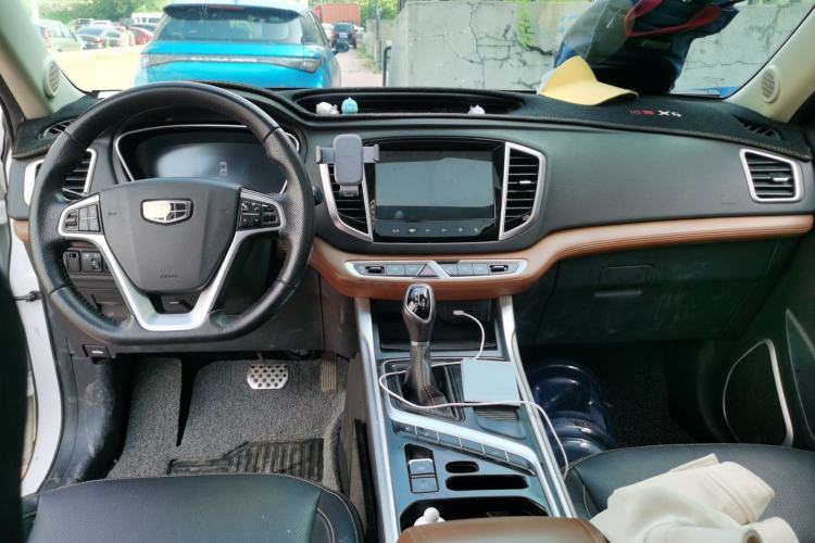 Used Geely Auto Vision X6 2018 1.4T CVT 4G Connected Luxury Version Center Console