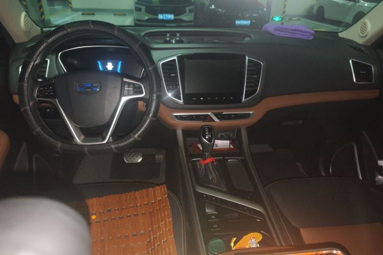 Used Geely Auto Vision X6 2018 1.4T CVT 4G Connected Luxury Version Center Console