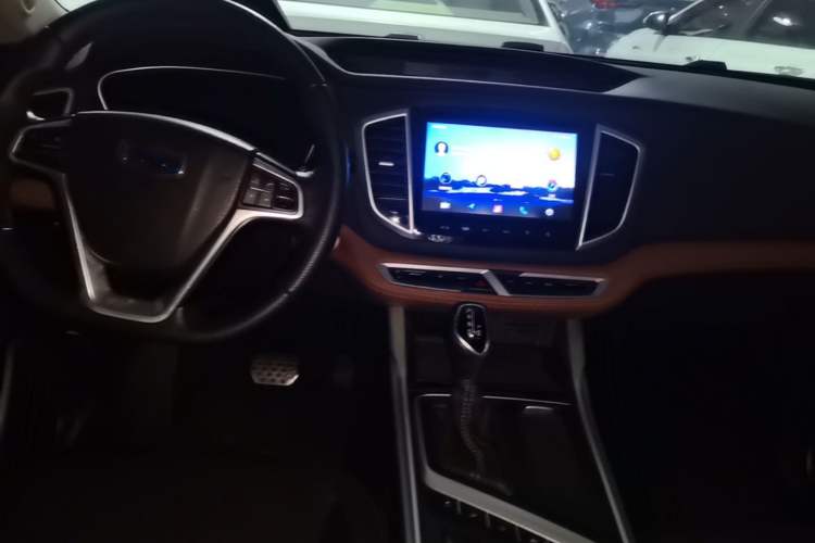 Used Geely Auto Vision X6 2018 1.4T CVT 4G Connected Flagship Edition Center Console