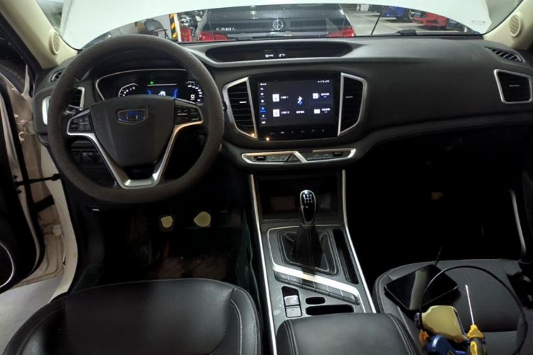 Used Geely Auto Vision X6 2018 1.8L Manual 4G Connect Luxury Edition Center Console