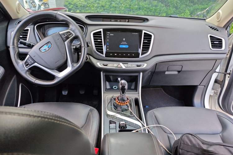 Used Geely Auto Vision X6 2018 1.8L Manual 4G Connect Luxury Edition Center Console