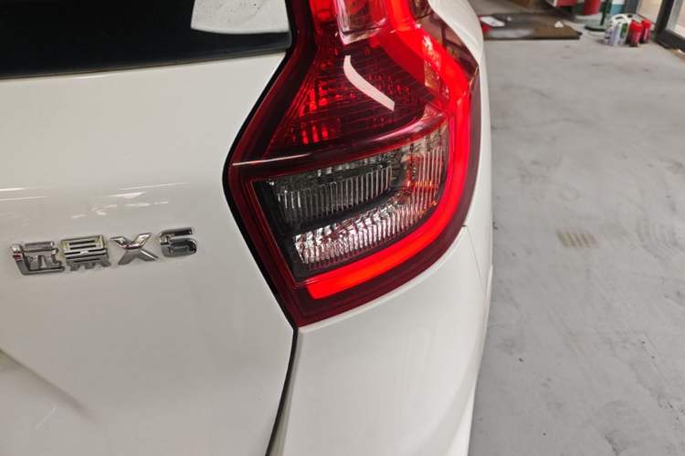 Used Geely Auto Vision X6 2018 1.4T CVT 4G Connected Flagship Edition Exterior 3
