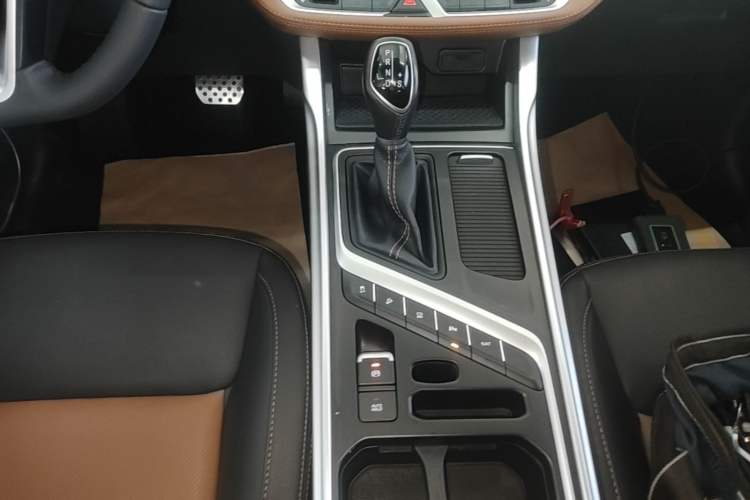 Used Geely Auto Vision X6 2018 1.4T CVT 4G Connected Flagship Edition Gear Lever