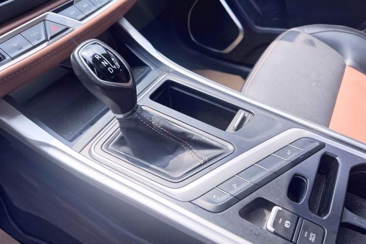Used Geely Auto Vision X6 2018 1.4T CVT 4G Connected Luxury Version Gear Lever