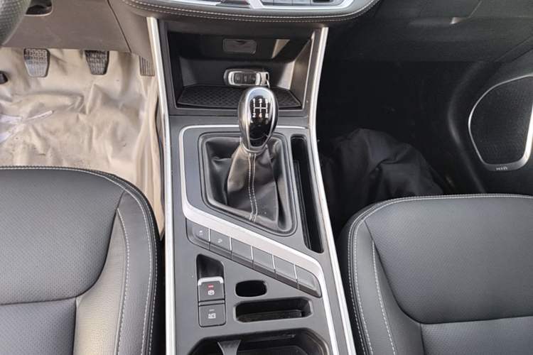 Used Geely Auto Vision X6 2018 1.8L Manual 4G Connect Luxury Edition Gear Lever