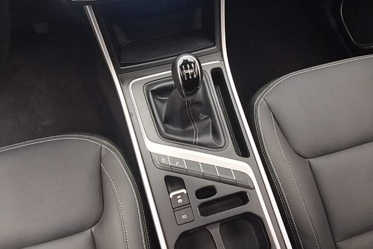 Used Geely Auto Vision X6 2018 1.8L Manual 4G Connect Luxury Edition Gear Lever