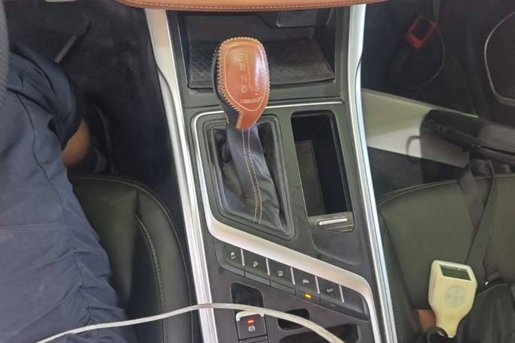 Used Geely Auto Vision X6 2018 1.4T CVT 4G Connected Flagship Edition Gear Lever