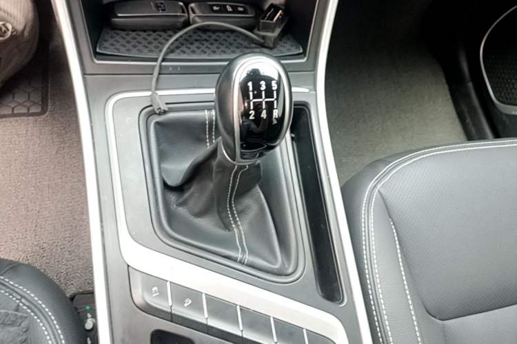Used Geely Auto Vision X6 2018 1.8L Manual 4G Connect Luxury Edition Gear Lever