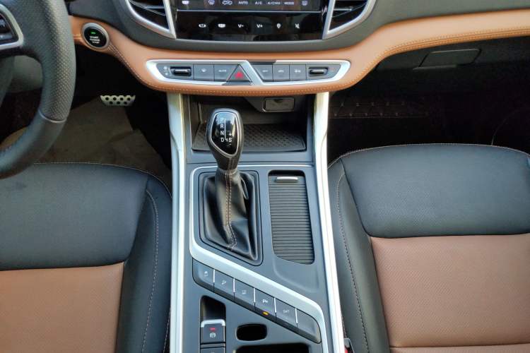 Used Geely Auto Vision X6 2018 1.4T CVT 4G Connected Flagship Edition Gear Lever