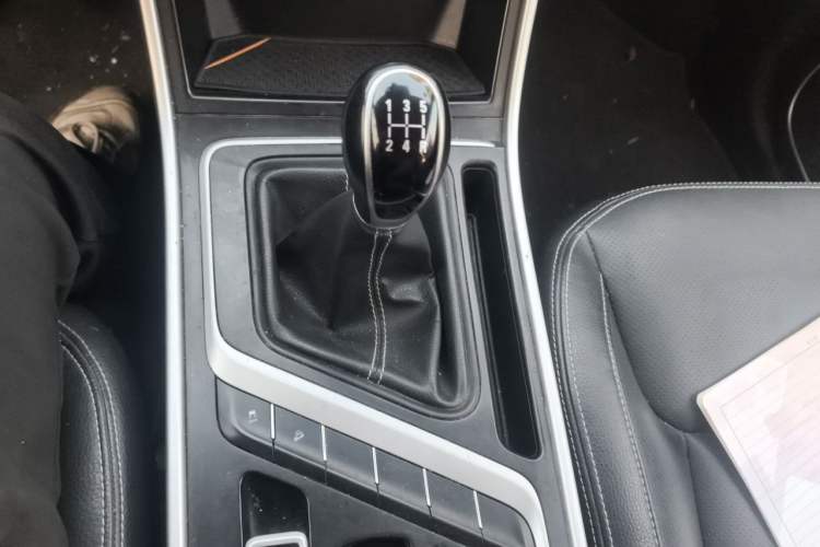 Used Geely Auto Vision X6 2018 1.8L Manual 4G Connect Luxury Edition Gear Lever