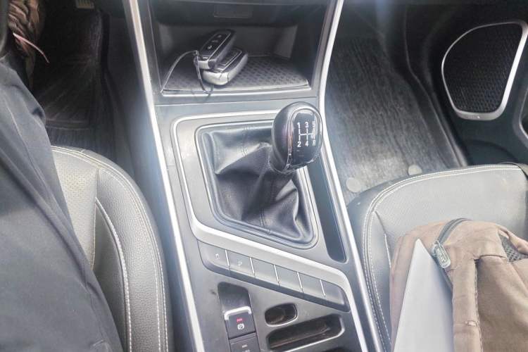 Used Geely Auto Vision X6 2018 1.8L Manual 4G Connect Luxury Edition Gear Lever