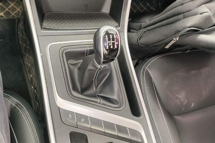 Used Geely Auto Vision X6 2018 1.8L Manual 4G Connect Luxury Edition Gear Lever