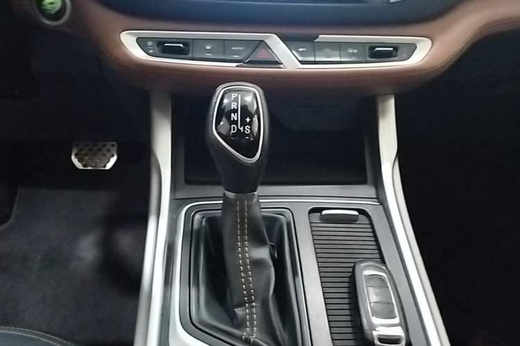 Used Geely Auto Vision X6 2018 1.4T CVT 4G Connected Flagship Edition Gear Lever