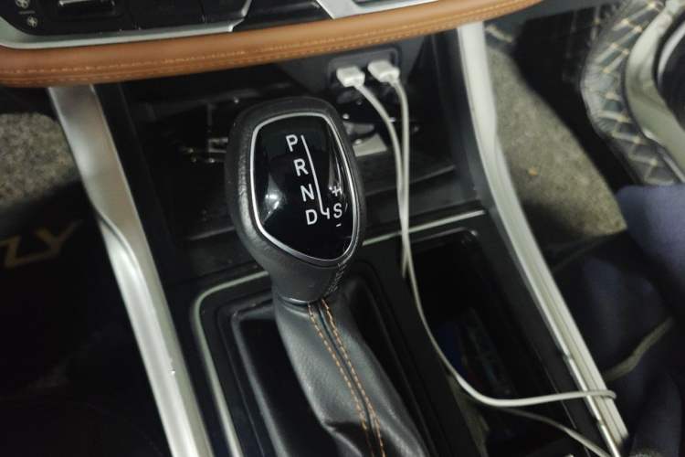 Used Geely Auto Vision X6 2018 1.4T CVT 4G Connected Flagship Edition Gear Lever