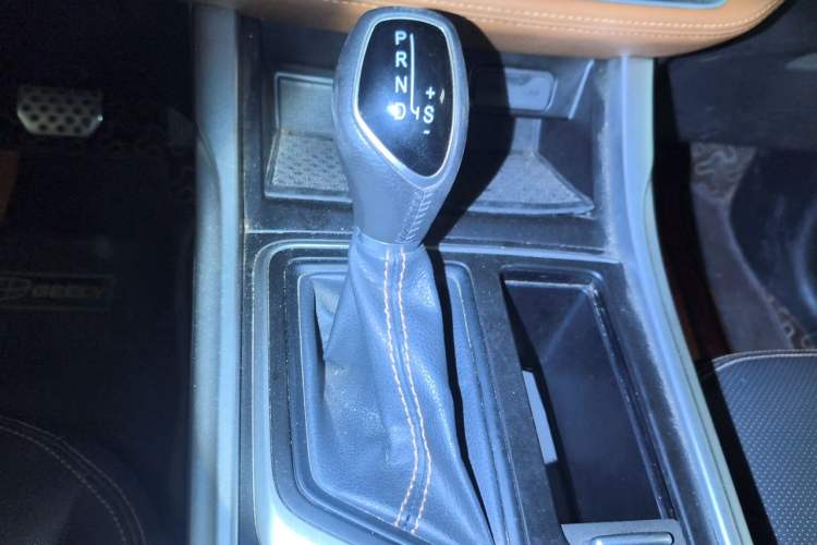 Used Geely Auto Vision X6 2018 1.4T CVT 4G Connected Luxury Version Gear Lever