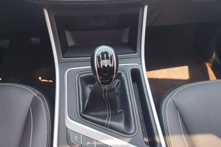 Used Geely Auto Vision X6 2018 1.8L Manual 4G Connect Luxury Edition Gear Lever