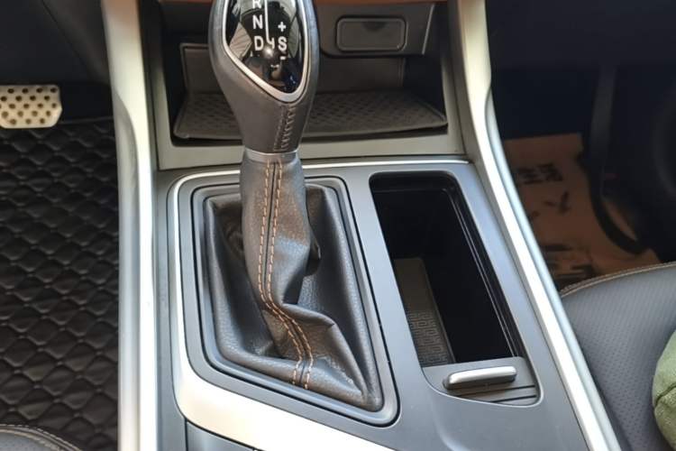 Used Geely Auto Vision X6 2018 1.4T CVT 4G Connected Flagship Edition Gear Lever