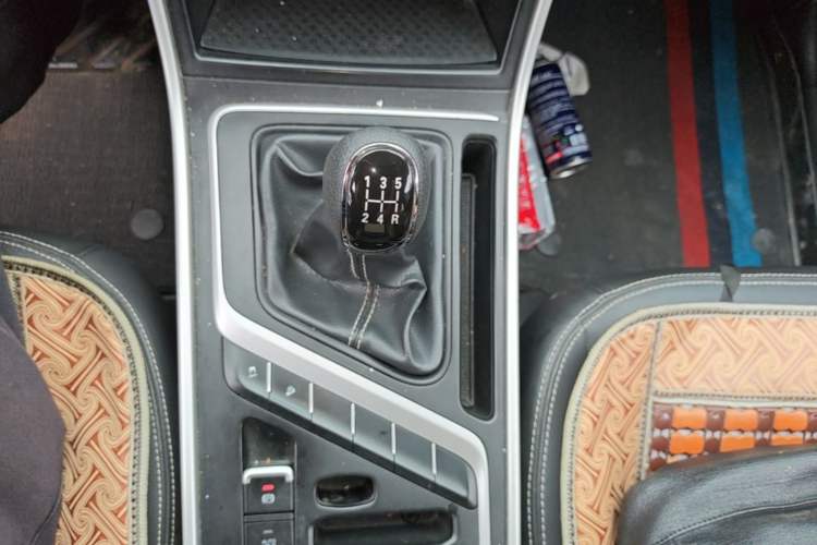 Used Geely Auto Vision X6 2018 1.8L Manual 4G Connect Luxury Edition Gear Lever