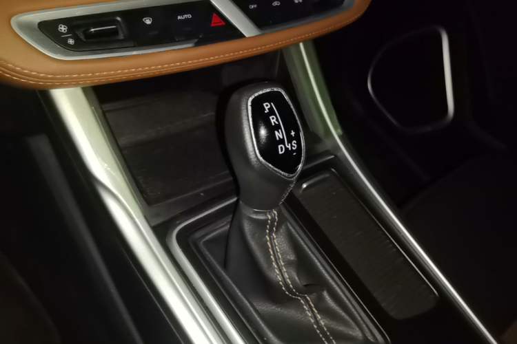Used Geely Auto Vision X6 2018 1.4T CVT 4G Connected Flagship Edition Gear Lever