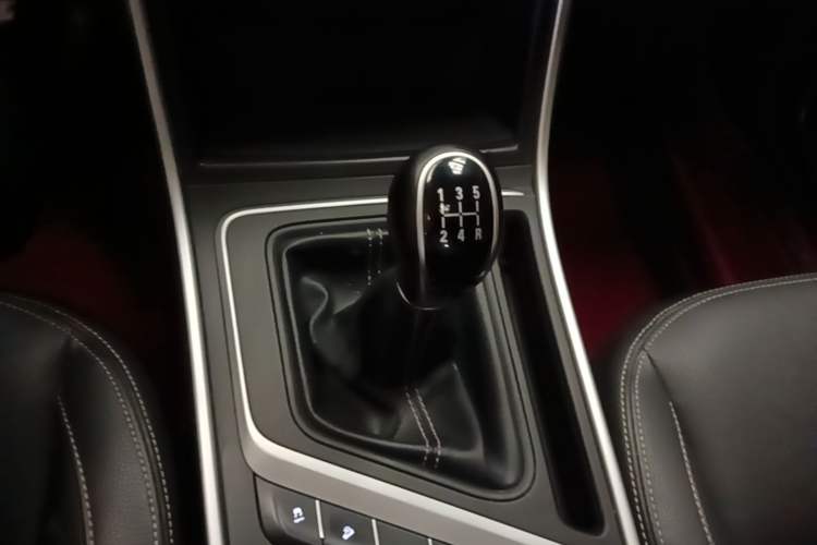 Used Geely Auto Vision X6 2018 1.8L Manual 4G Connect Luxury Edition Gear Lever