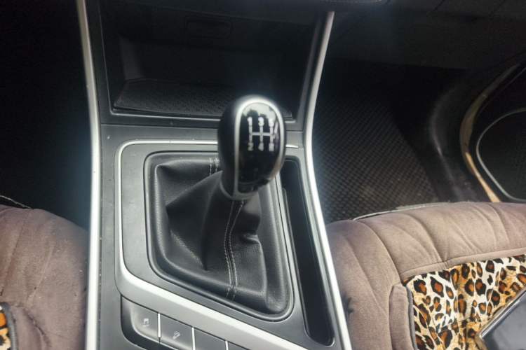 Used Geely Auto Vision X6 2018 1.8L Manual 4G Connect Luxury Edition Gear Lever