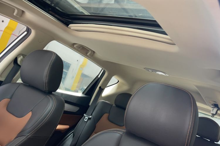 Used Geely Auto Vision X6 2018 1.4T CVT 4G Connected Luxury Version Headliner