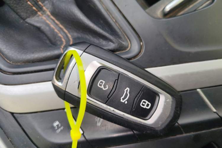 Used Geely Auto Vision X6 2018 1.4T CVT 4G Connected Luxury Version Interior 1